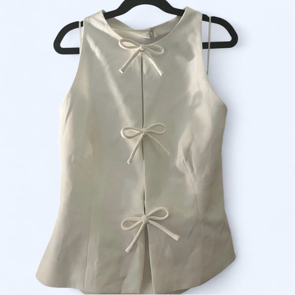 Tops - Elegant Cream Sleeveless Top with Bow Accents